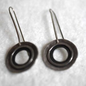 Silpada 925 Sterling Oxidized Hammered Long Circle Threader Wire Earrings